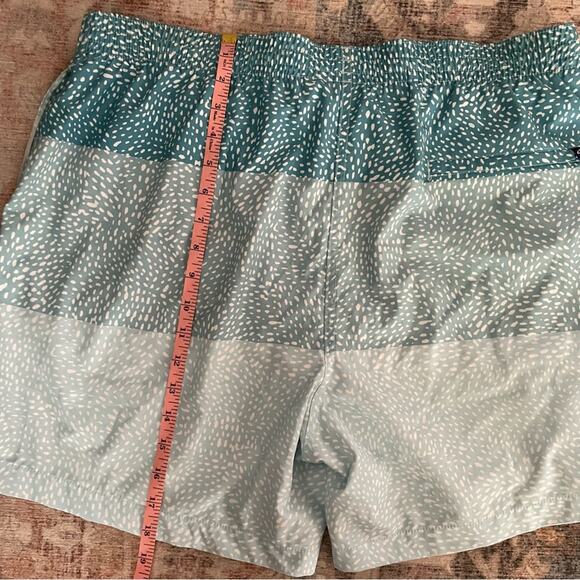 Chubbies The Whale Shark Classic Swim Trunks 5.5” XXL - Picture 10 of 11